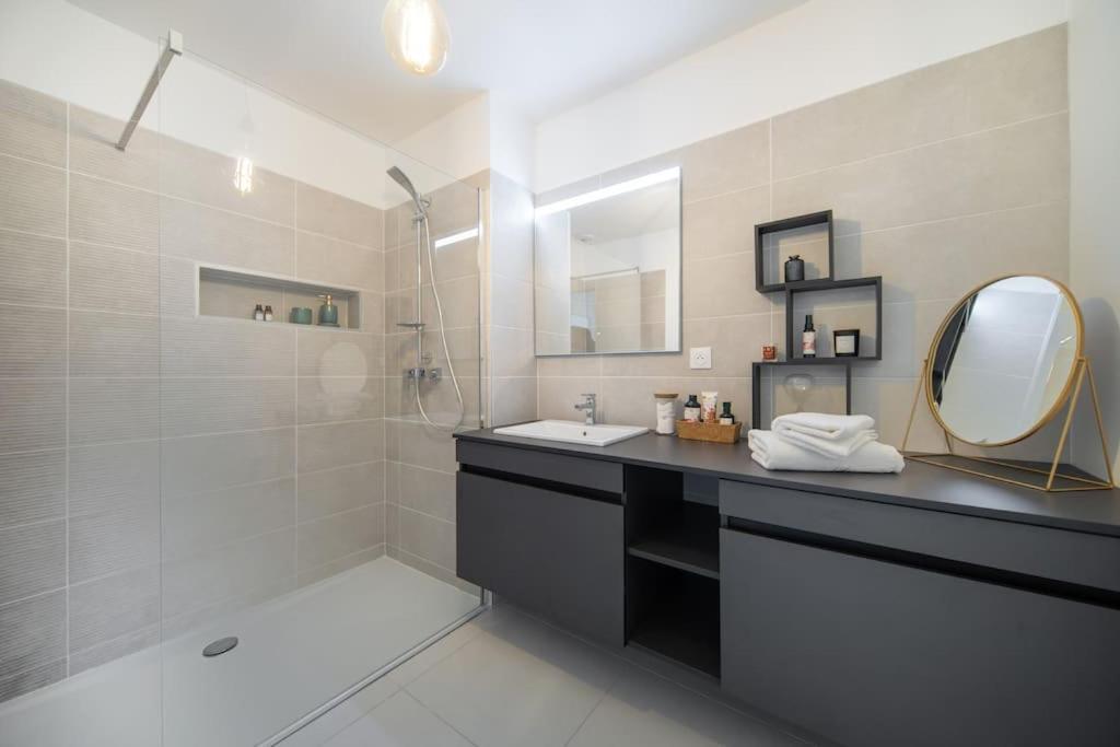 Le Square D'Evan - Appartement De Standing - Grande Terrasse Exterieure - Climatisation سانت أون المظهر الخارجي الصورة